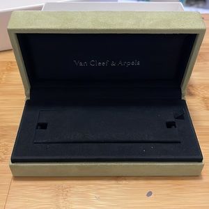 Van Cleef & Arpels bracelet box